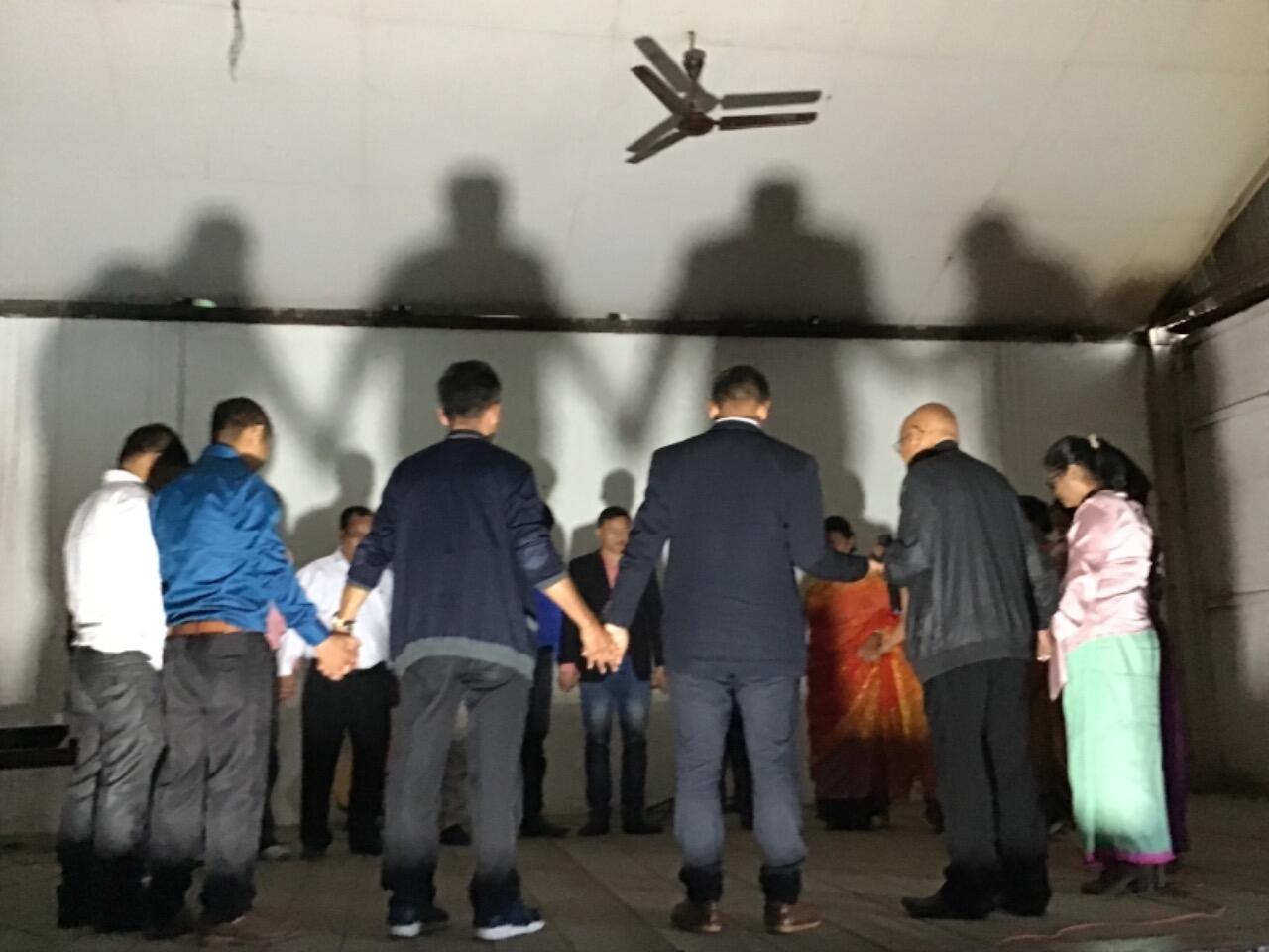 Elder are praying